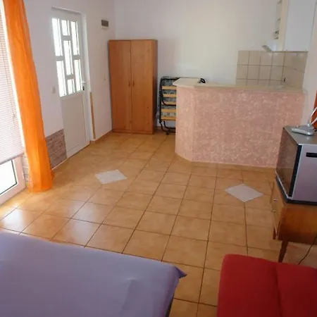 Enrico Apartmán Sumartin